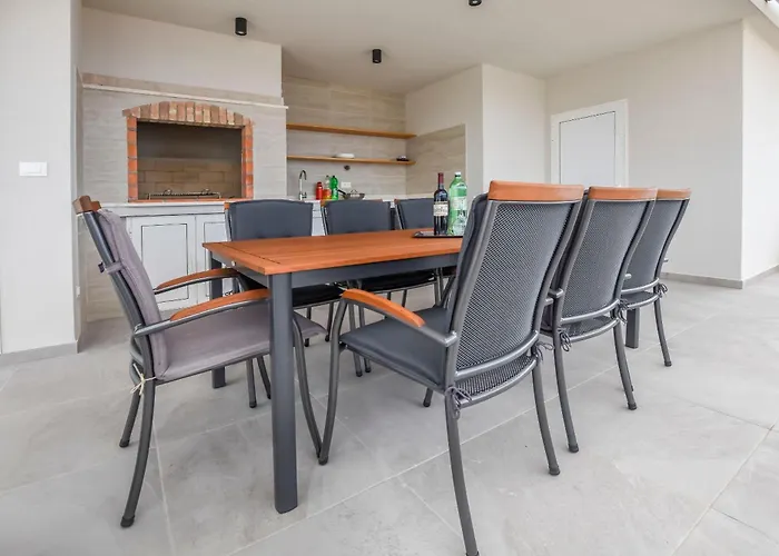 Sea Heaven Σίμπενικ